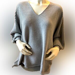 NWT women’s 1 State lightweight, v-neck sweater in gray and metallic silver - XL